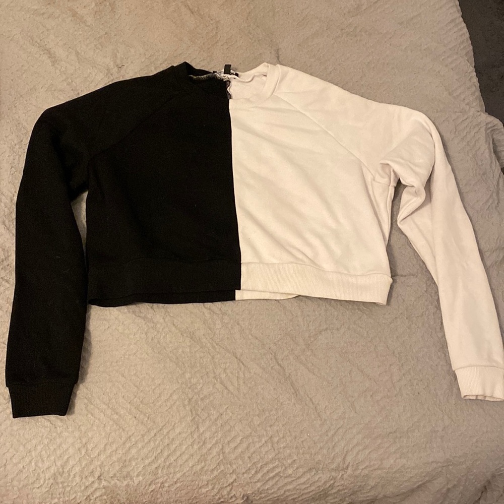 Cropped crew neck
